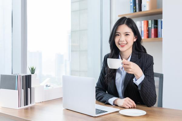 职场动态降薪要求继续履行劳动合同，企业与员工如何应对？ 图2