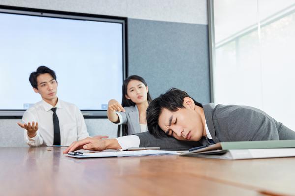 噪音制造者：大爷的烦恼与邻居的困扰 图2