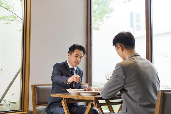 《吃饭条款揭秘：揭秘餐厅那些不为人知的的规定》图1