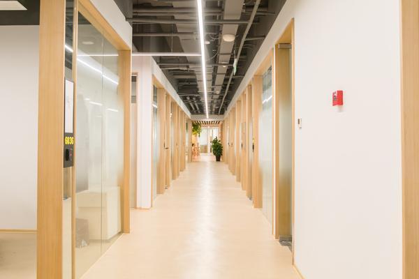 《品牌展会设计创意方案策划：打造独具特色的展台设计》 图2