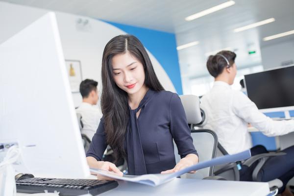 职场动态降薪要求继续履行劳动合同，企业与员工如何应对？图1