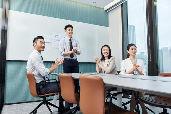 劳动合同陷阱的案例与法律分析|识别职场用工风险的关键点 图2