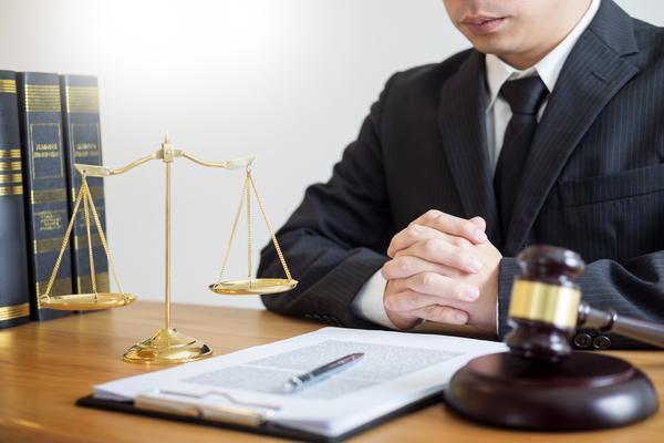 周边企业合同纠纷律师服务的专业选择与法律风险防范 图2