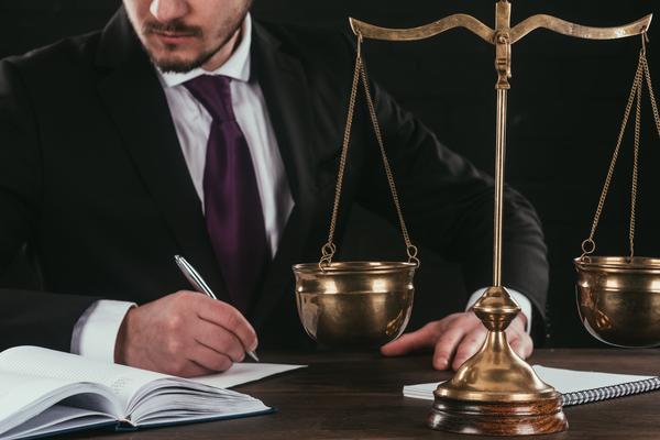 虚假宣传开庭维权：请律师的重要性与法律途径 图2