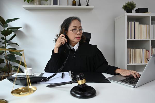 合同纠纷起诉多久开庭一审：探究法律程序与实际操作图1