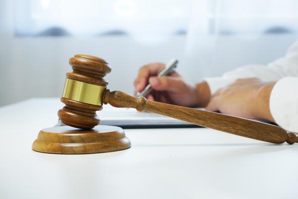 “男方被判刑，夫妻缘分的破裂：一段悲伤的故事”图1