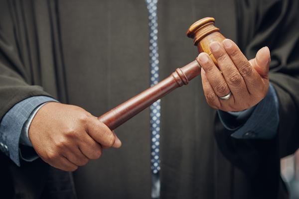 中介招聘暑假工的合同陷阱及其法律风险分析