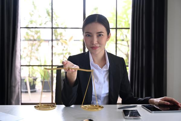 合同纠纷律师费用承担规则与法律适用 图1
