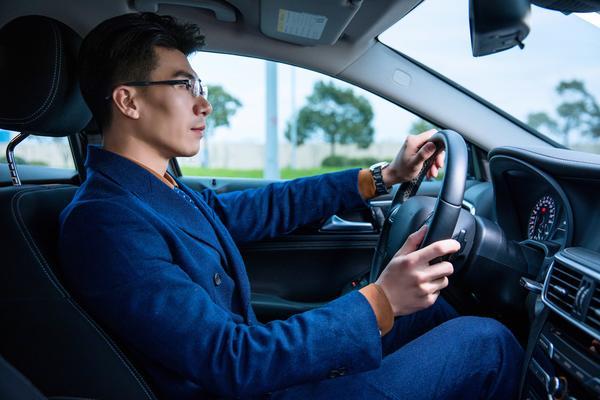 房产合同纠纷律师代理：如何化解纠纷，维护自身权益？ 图2