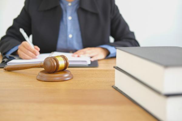 合同纠纷律师收费标准如何？哪家律师收费更便宜？图1