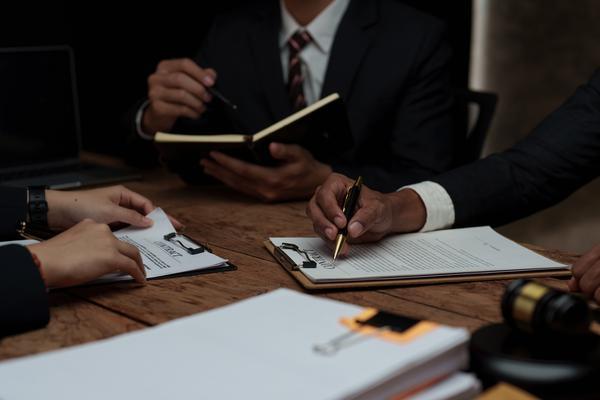 不同公司劳动合同纠纷案例：企业如何化解纠纷，维护自身权益？图1
