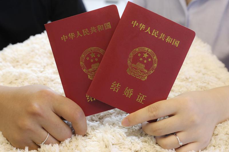 下乡前喜结良缘：新婚夫妇的乡村之旅 图2