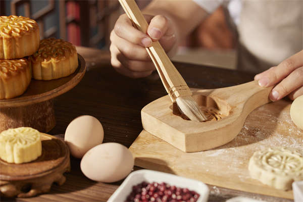 《打造虚假宣传海报教程：掌握视频制作技巧，提升视觉效果》 图2